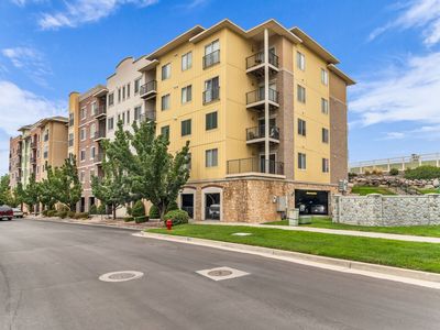 165 W Albion Village Way #105