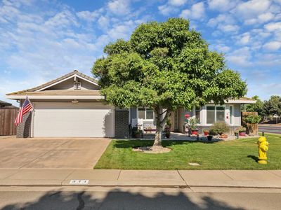 Property at 374 Sparrow Dr, Galt, CA