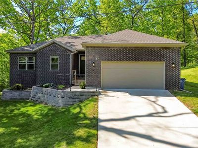 8 Leyland Dr