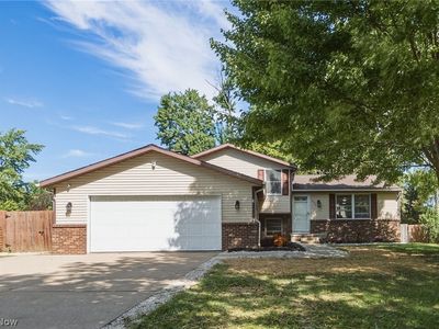 Property at 1035 Burntwood Dr, Medina, OH