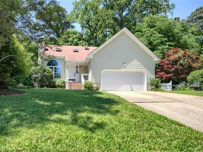 215 Amesbury Ln