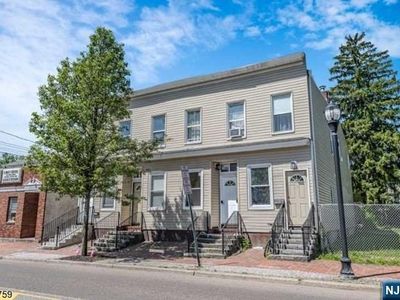 1099-1101 Ringwood Ave