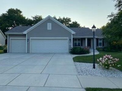 20717393-W207N17 Parkview Dr