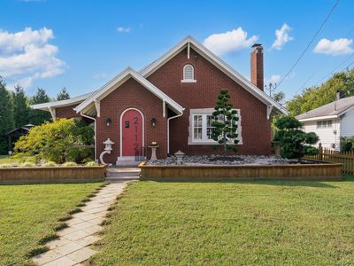 2112 W College Street