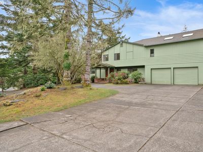 833 Rhododendron Dr