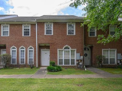 240 Sheffield Ct
