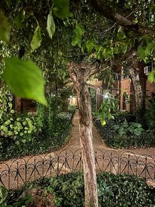 5473 S Ingleside Ave APT 1E