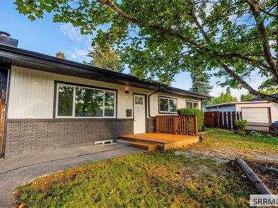 272 Valley Dr