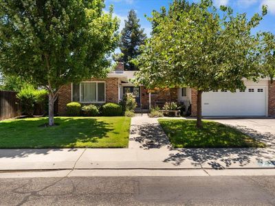 2276 Dario Cir