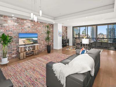 700 Front St Unit 1706
