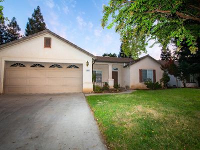 2601 E Pryor Dr