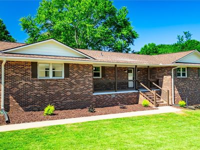 221 Greenland Rd