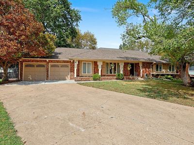 661 N Oak Ct
