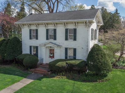 855 W Stephenson St