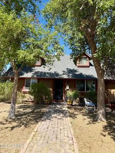 898 E OAKLAND Street