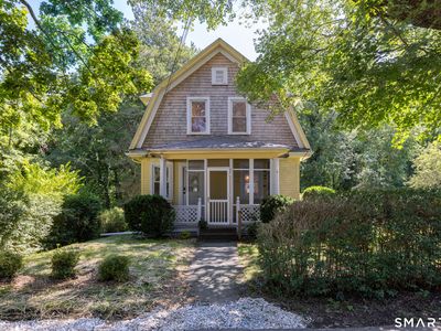 28 Watch Hill Avenue