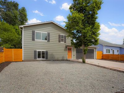 2216 Apple Avenue