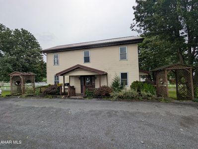 6176 Lincoln Hwy