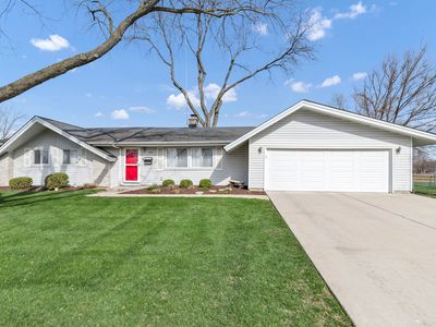 Property at 319 S Braintree Dr, Schaumburg, IL