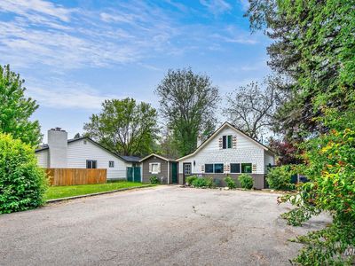 2613 N Woody Dr