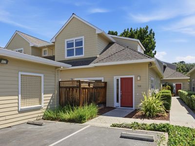 769 Bryn Mawr Ct
