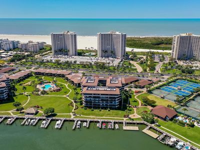 601 Seaview Ct APT 401