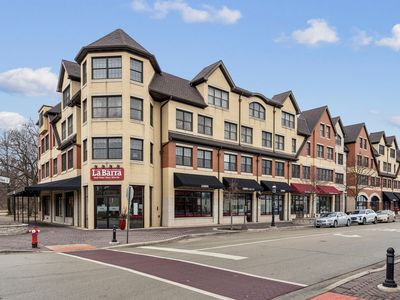 10 E Burlington St Unit 2B