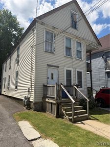 922 Elizabeth St