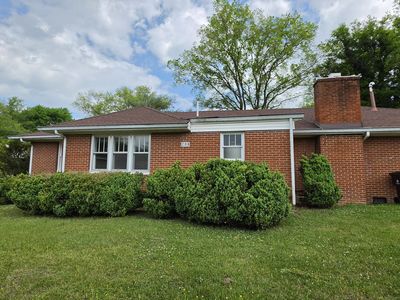 208 E Dyer St