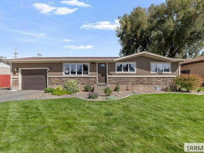 452 Spruce Dr