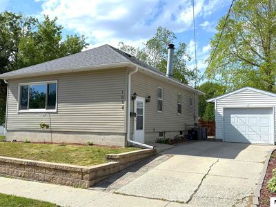 Property at 1012 8th St SW, Mason City, IA