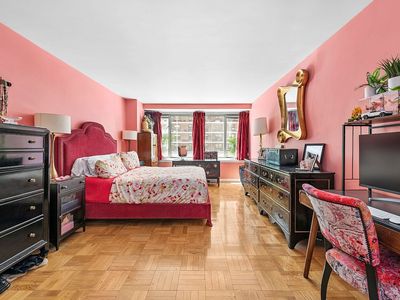 315 W 70th St APT 3A