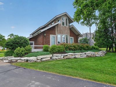 4245 Island Circle Dr