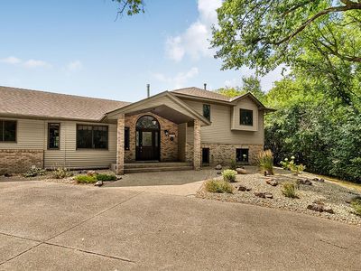 4218 White Dr