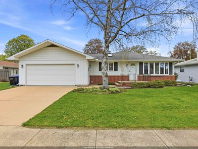 1024 W Roberts Ave