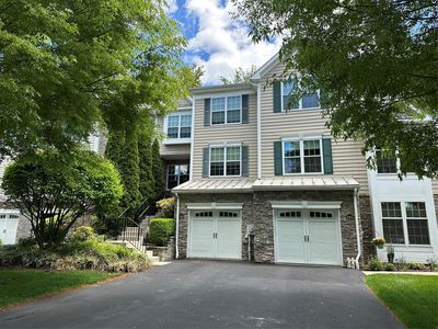 886 Huntington Drive