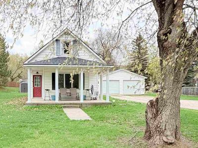 121 W Division St