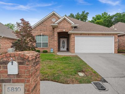 5810 Hollybrook Dr