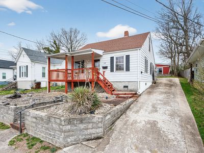 125 E Walnut St