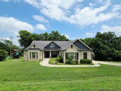 1715 W Blue Starr Dr