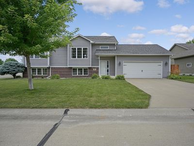 681 Meadowlark Cir