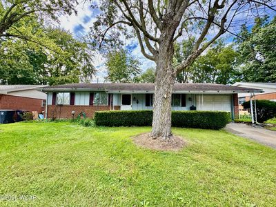 909 Crestwood Dr