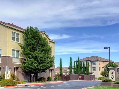 50 Regency Park Cir UNIT 1105