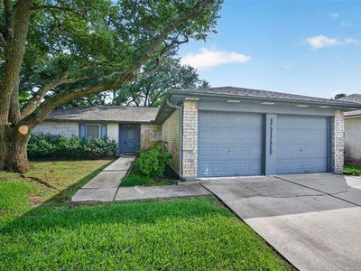 Property at 17126 Hewing Dr, Friendswood, TX