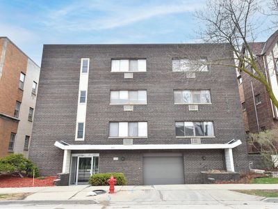 4434 North Oakland AVENUE #202