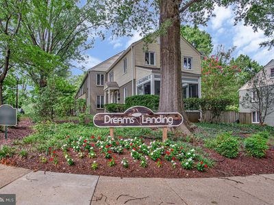1006 Dreams Landing Way
