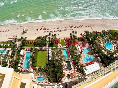17875 Collins Ave #3206