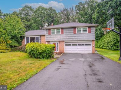 318 Oak Ln