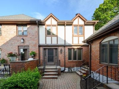 470 Adams St APT 2