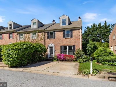 Property at 11 Wellington West Dr, Hockessin, DE